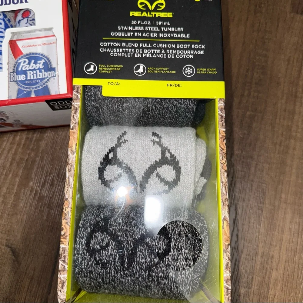 New in box! Men’s winter Socks Bundle with Stainless Steel Camo Tumbler
